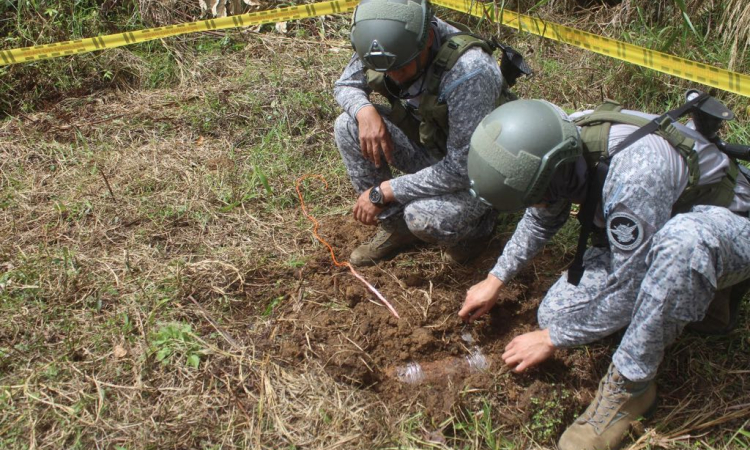 Detonación controlada de munición sin explotar por parte de la Fuerza Aérea y el Ejército Nacional