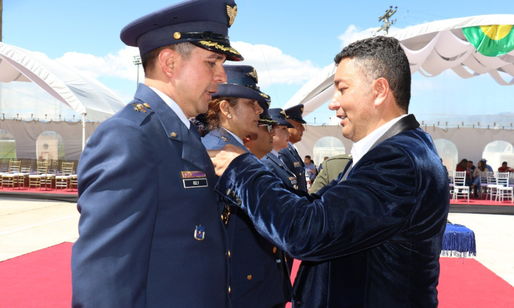 Alcaldía de Tocancipá condecora personal de la Fuerza Aérea Colombiana