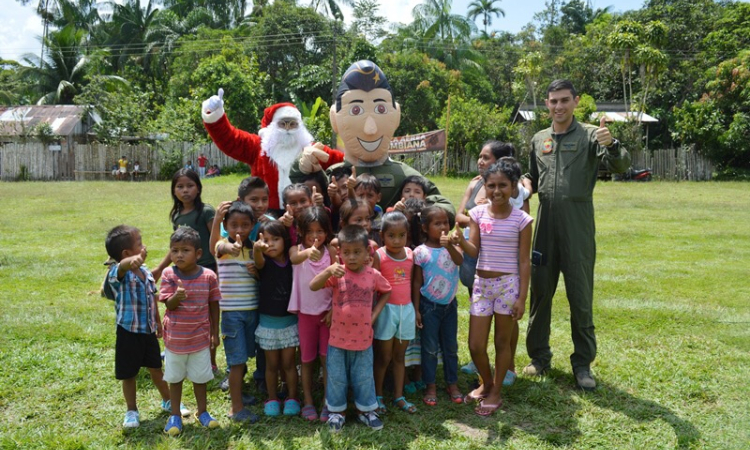 Fuerza Aérea Colombiana apoya comunidad indígena del barrio San Miguel en el departamento  del Amazonas