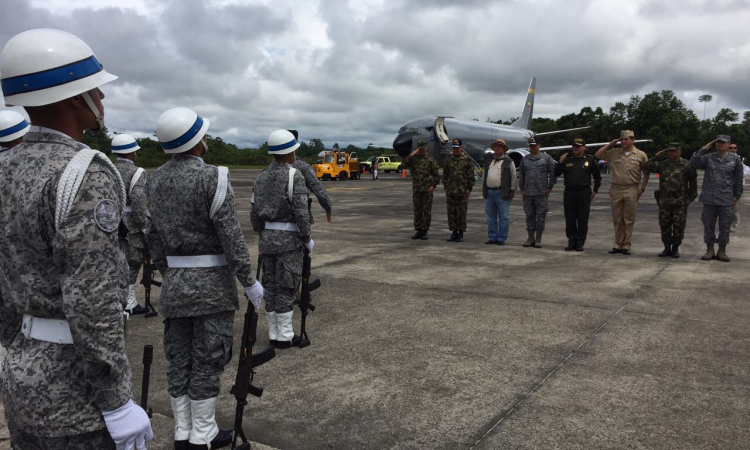 Emotivo saludo navideño del Ministro de Defensa a Héroes de la Patria en el Amazonas 