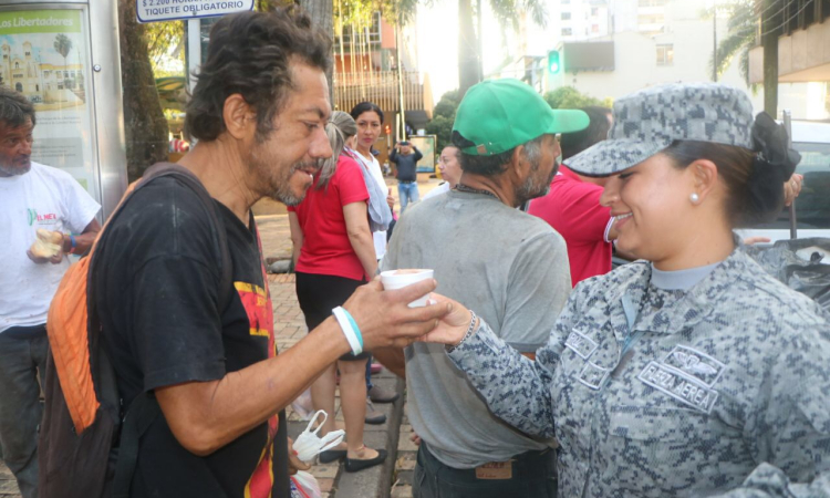 Fuerza Aérea Colombiana realizó encuentro con habitantes de la calle