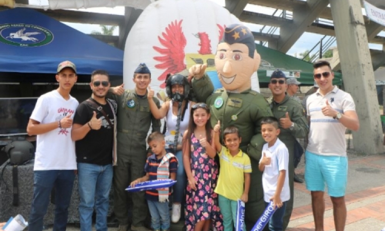 Fuerza Aérea Colombiana, presente en la feria más importante del Meta