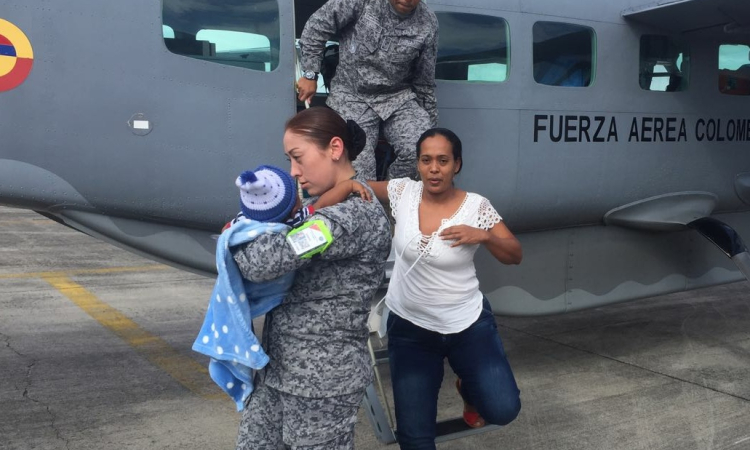 Fuerza Aérea Colombiana salva la vida de un bebé en Córdoba