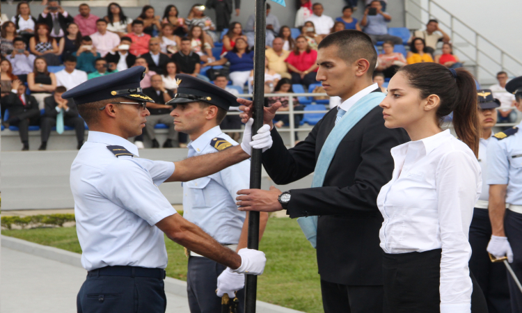 Fuerza Aérea Colombiana dio la bienvenida a sus nuevos cadetes