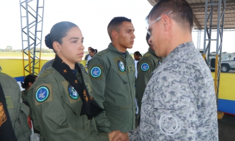 Oficiales del CACOM 2 avanzan curso de Piloto Militar