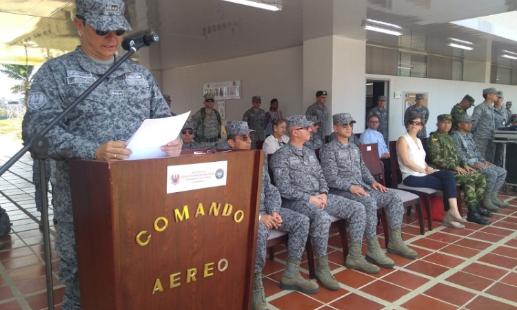 Comandante de la Fuerza Aérea Colombiana inaugura instalaciones en el Cacom 6