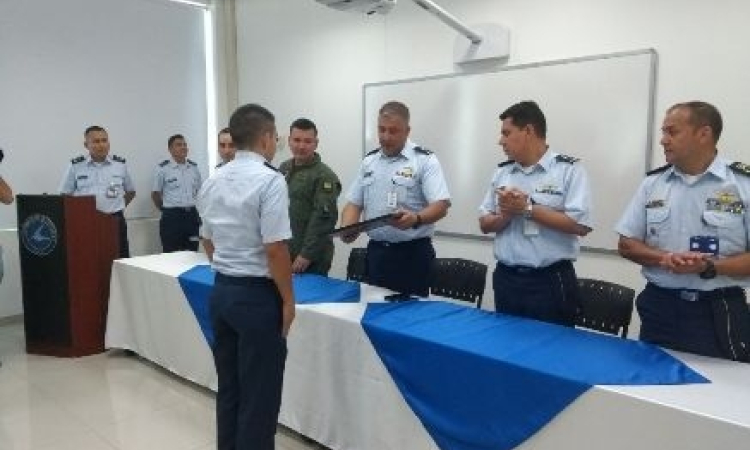 Culmina Curso de Analista de Video ART en el Comando Aéreo de Combate No. 3