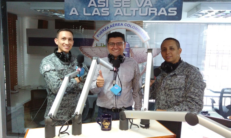 Emisora Al Aire www.emisorafuerzaaerea.mil.co