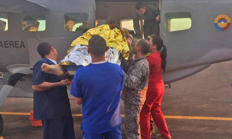 Fuerza Aérea traslada militar herido desde La Chorrera, Amazonas.