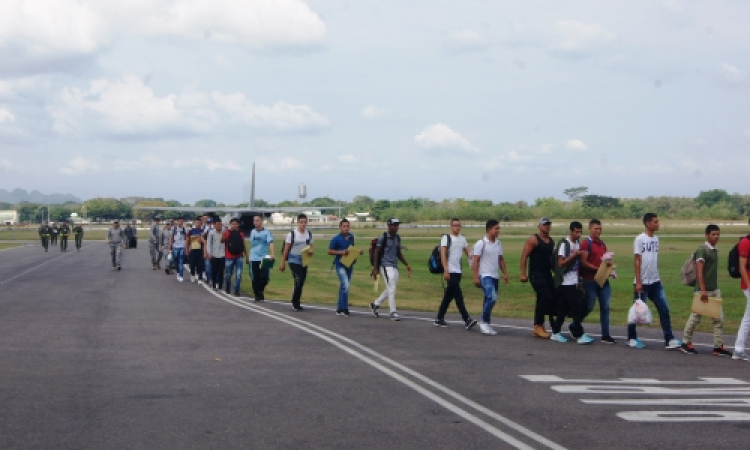 800 jóvenes colombianos ingresaron a la Fuerza Aérea a prestar su servicio militar