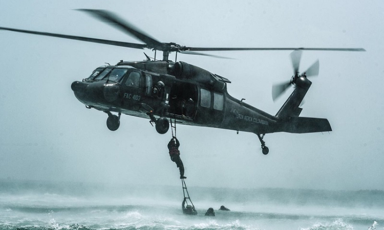 Comando Aéreo de Combate No.5 participa en entrenamiento de rescate en aguas abiertas