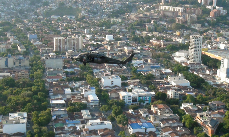 La Fuerza Aérea Colombiana brinda seguridad a los colombianos en la Semana Mayor.