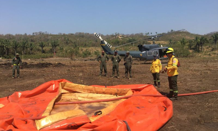 La Fuerza Aérea Colombiana apoyó extinción de incendios en el departamento del Magdalena