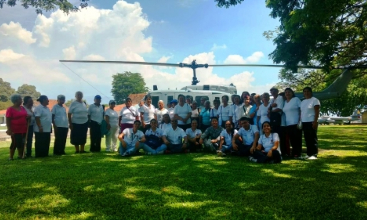 Adultos mayores de la comuna 18 de Cali, visitaron la Base Aérea Marco Fidel Suárez