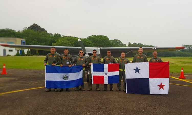 Alféreces Centroamericanos de EMAVI realizaron crucero por Colombia 