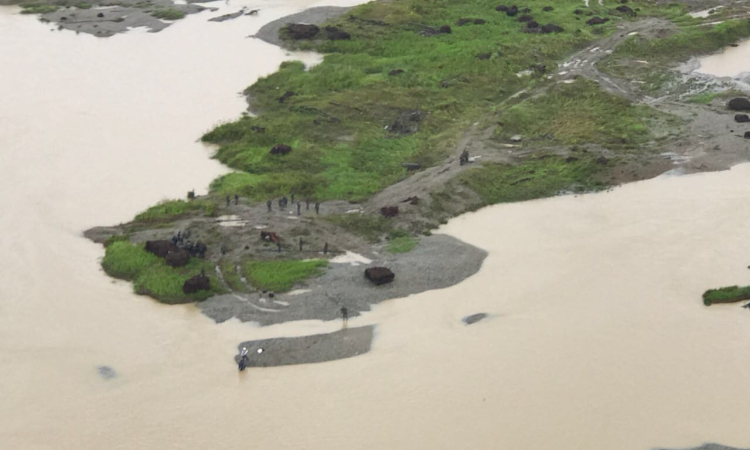 Maquinaria destruida en operación contra la minería ilegal en Chocó