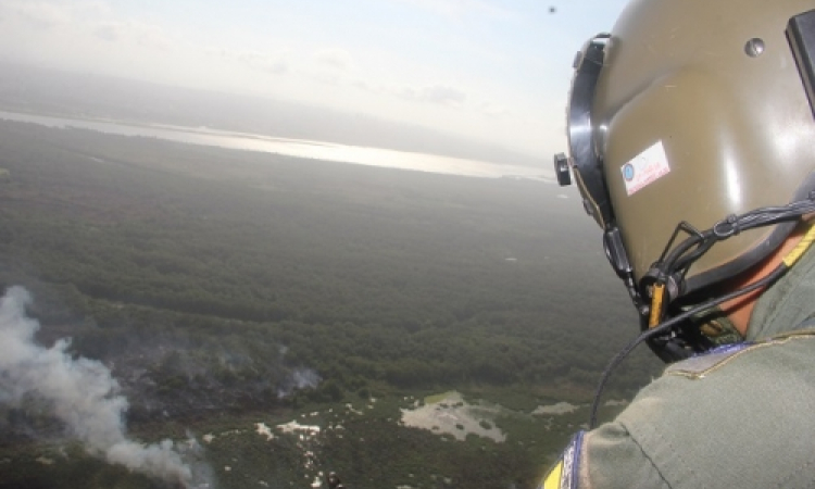 La Fuerza Aérea sigue apoyando extinción de incendios en el Parque Isla Salamanca