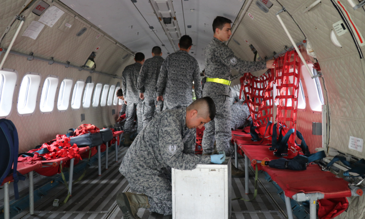 Aeronaves y tripulaciones de la Fuerza Aérea Colombiana en  alistamiento preventivo ante emergencia en Antioquia.