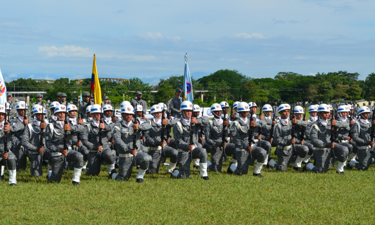 Soldados del programa de Instrucción Básica Militar realizan su Juramento de Bandera en el Comando Aéreo de Combate No. 1
