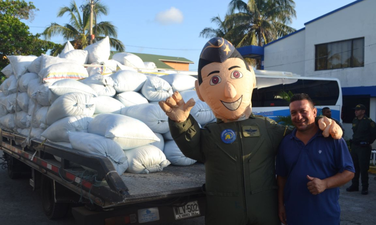 La Fuerza Aérea Colombiana, apoya la gestión ambiental en San Andrés Islas 