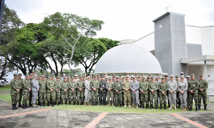 Curso de Estado Mayor visitó la Escuela Militar de Aviación