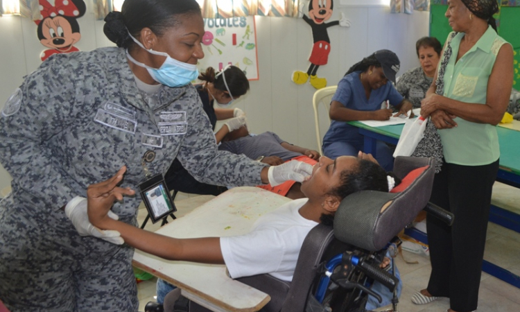 El Grupo Aéreo del Caribe brinda atención médica a niños en condición especial