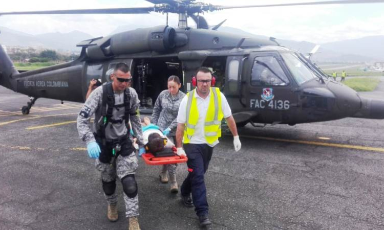 Un UH-60 Black Hawk del Comando Aéreo de Combate No.5, salva la vida de un menor en delicado estado de salud
