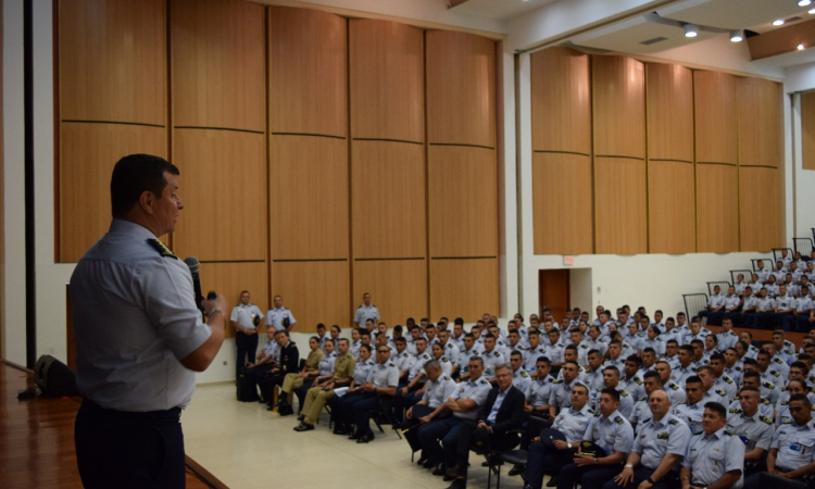 “Cátedra Colombia” a los Cadetes de la Escuela Militar de Aviación
