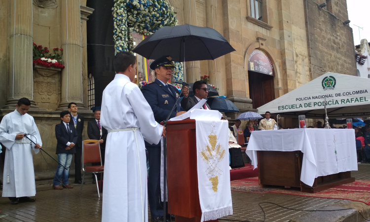 Comandante de la Fuerza Aérea acompaña celebración del Día de la Virgen del Milagro en Tunja