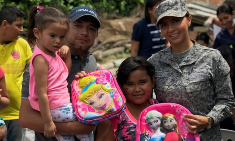 Más de 60 niños del barrio Pozo Azul en el municipio de Girardot, se beneficiaron gracias a la Fuerza Aérea Colombiana
