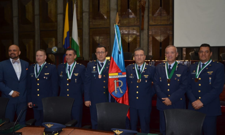 Reconocimiento es entregado en Antioquia a los Profesionales Oficiales de la Reserva de la Fuerza Aérea