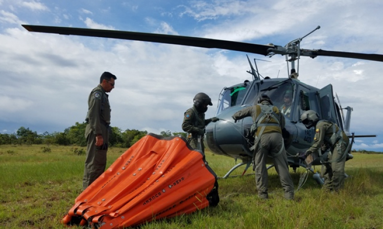 Fuerza Aérea Colombiana realizó ejercicio de extinción de incendios con Bambi Bucket en Vichada