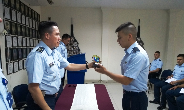 Oficiales de la Fuerza Aérea Colombiana se capacitaron en Defensa Aérea