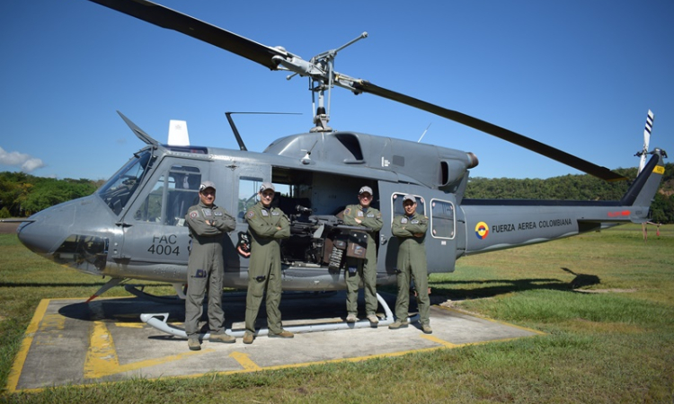 Suboficiales de la Fuerza Aérea se preparan como Técnicos de Vuelo en la Escuela de Helicópteros para las Fuerzas Armadas