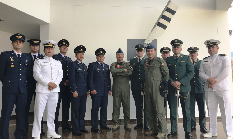 Oficiales de la Fuerza Aérea de Paraguay y México y de la Marina de Guerra del Perú, formarán parte del Curso No 61 de Piloto Básico de Helicópteros