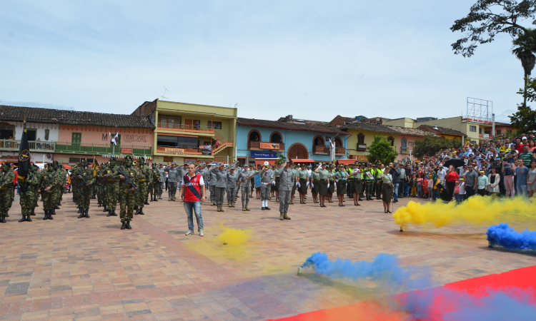 Fuerza Aérea Colombiana participa en majestuoso desfile el 20 de julio