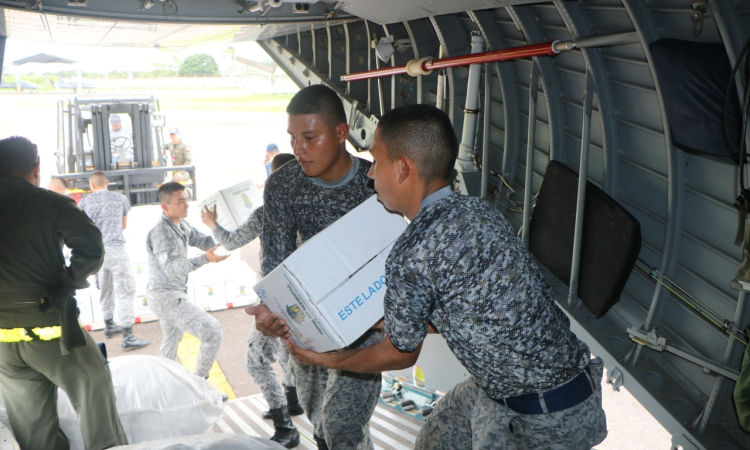 Fuerza Aérea se despliega para llevar ayuda humanitaria