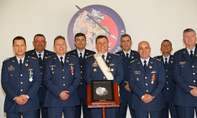 Primera ceremonia de imposición del Distintivo "Guerrero Arpía" en la Fuerza Aérea