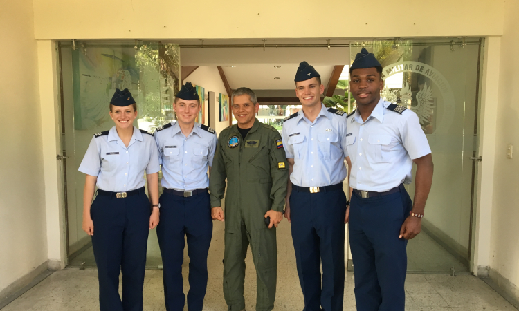 Cadetes de la USAFA inician intercambio académico en la Fuerza Aérea
