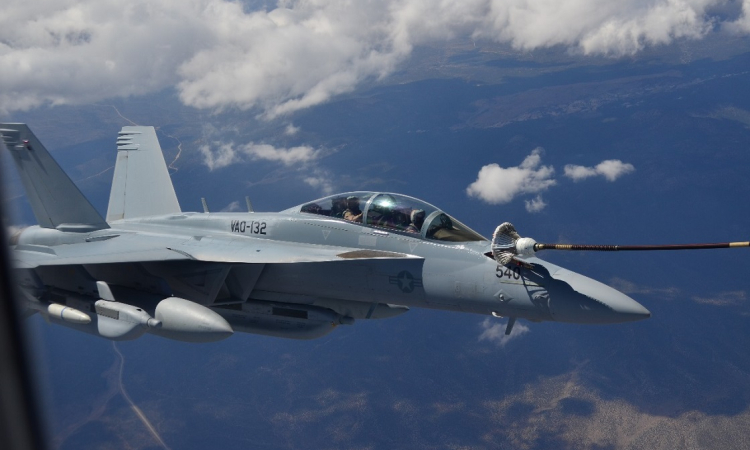 Avión KC767 de la Fuerza Aérea Colombiana efectúa misión de reabastecimiento de combustible con aeronaves “Super Hornet” de la Armada de Estados Unidos