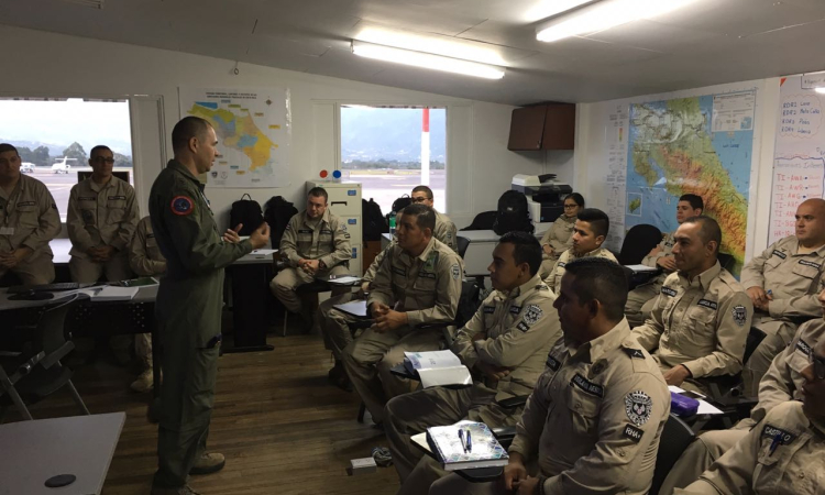 Instructores del Comando Aéreo de Combate No. 1 brindan capacitación a militares en Costa Rica