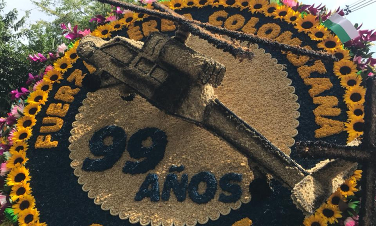 Fuerza Aérea Colombiana hace homenaje a los silleteros de Antioquia