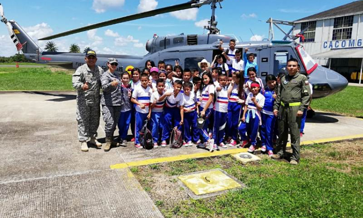 Fuerza Aérea Colombiana realizó actividad “Así se va a las Alturas” para niños y jóvenes de Caquetá