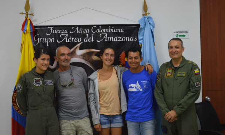 Guiados por aeronave de la Fuerza Aérea,  extranjeros perdidos en el Amazonas pudieron ser rescatados