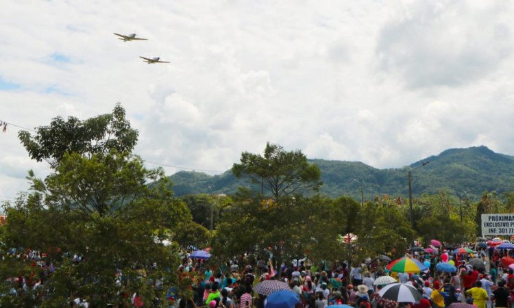 Imponente presencia del CACOM 2 en el Festival del Aire