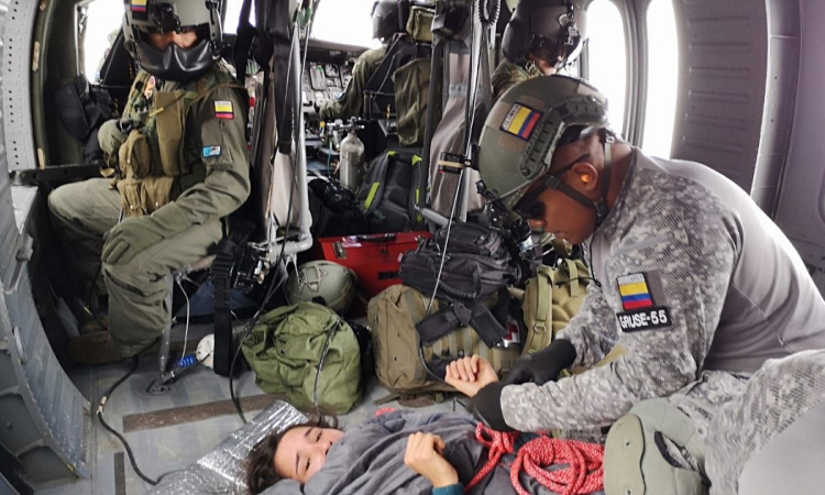Mujer accidentada en el Nevado del Tolima es rescatada por la Fuerza Aérea Colombiana
