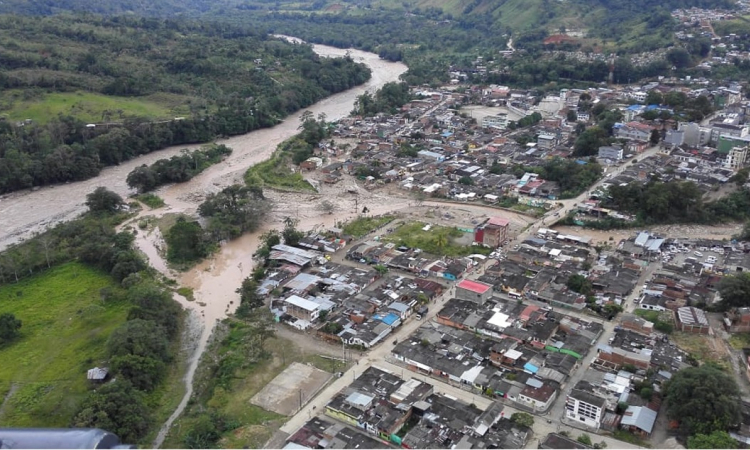 Fuerza Aérea Colombiana desarrolla misiones aéreas con motivo de la emergencia en Mocoa