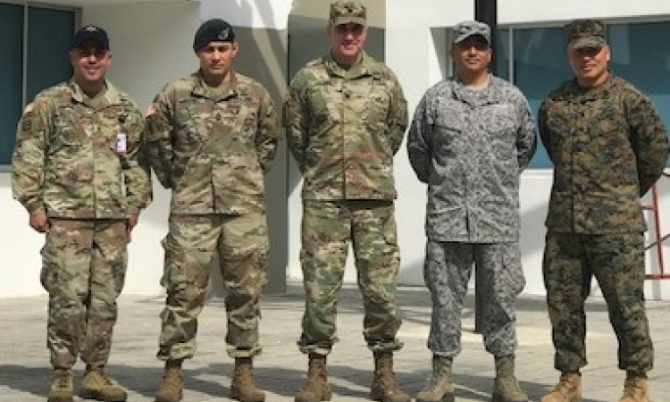 Visita de la Agencia de Cooperación y Seguridad de Defensa de los EE.UU. a la Escuela de Helicópteros para las Fuerzas Armadas