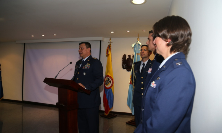 Fuerza Aérea Colombiana acompaña celebración de Aniversario No. 71 de la Fuerza Aérea de los Estados Unidos