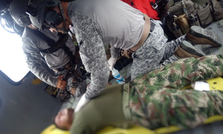 Fuerza Aérea realiza evacuación aeromédica de un soldado profesional en Nariño